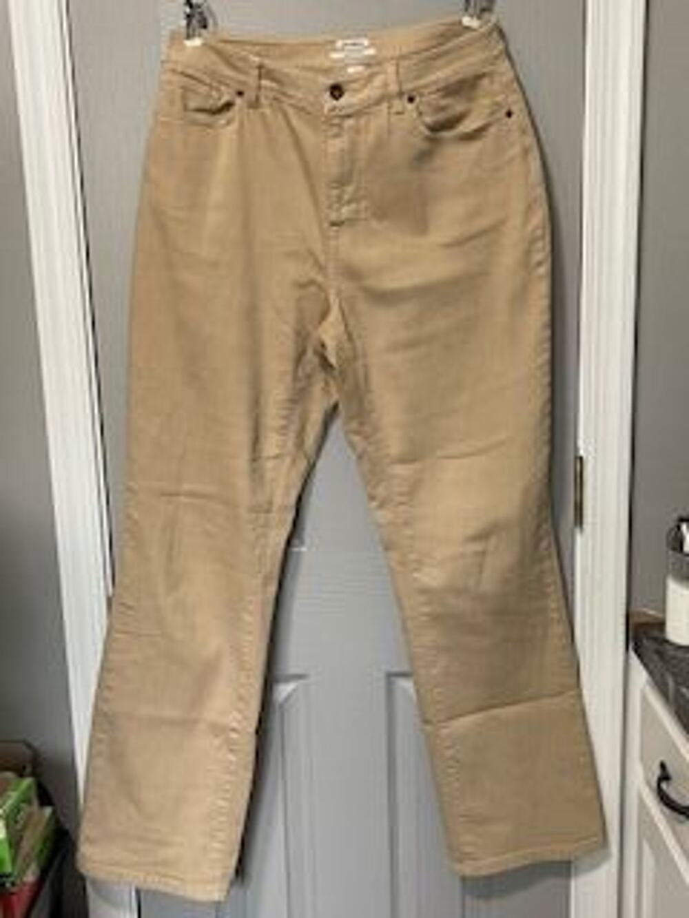 #B1127 PRE-LOVED L.L.Bean classic fit straight leg pants size 10